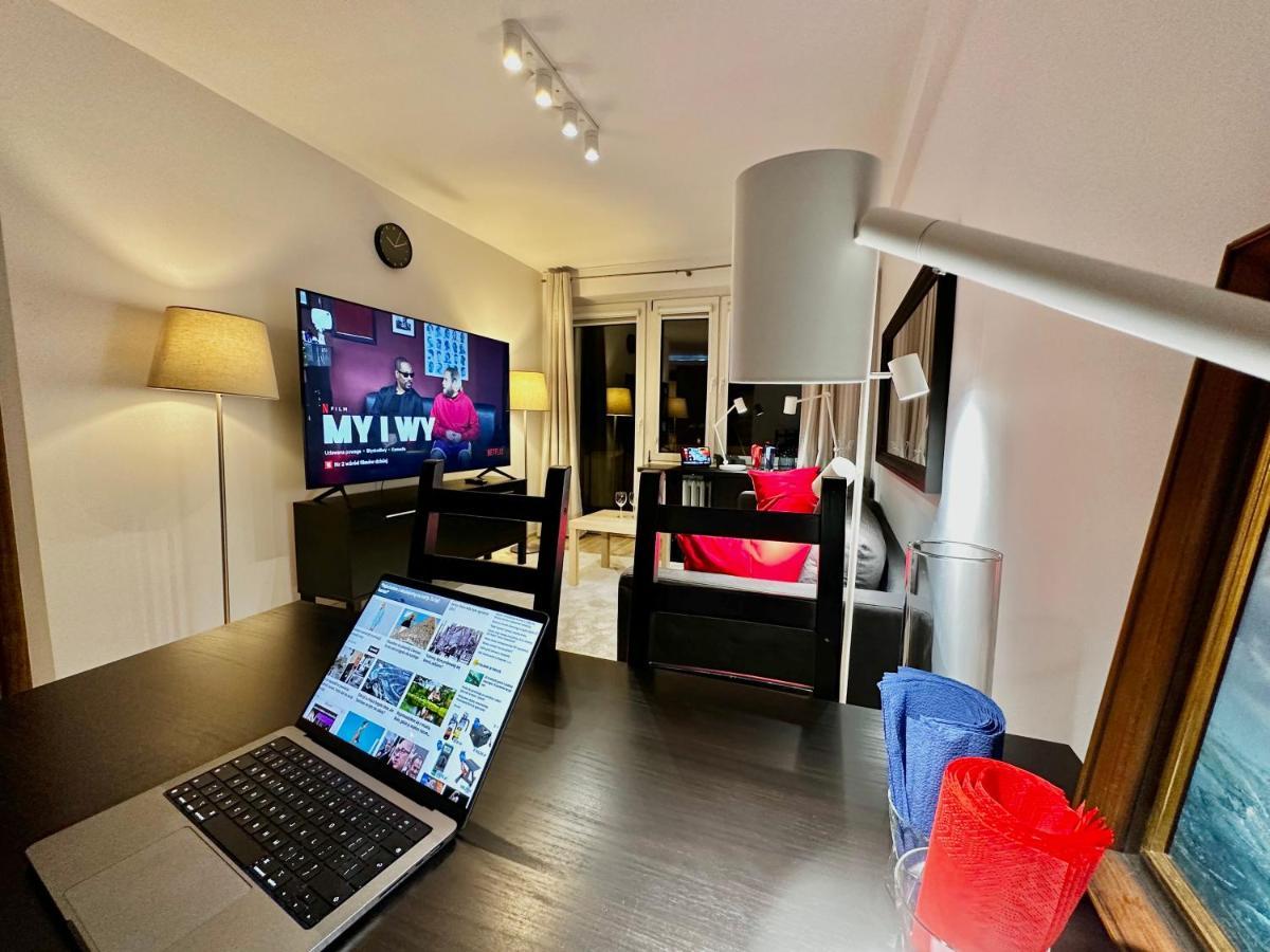 Decor 3 Metro Fast Wifi 1Gbs 80'Tv Hbo Disney Appletv Warschau Buitenkant foto